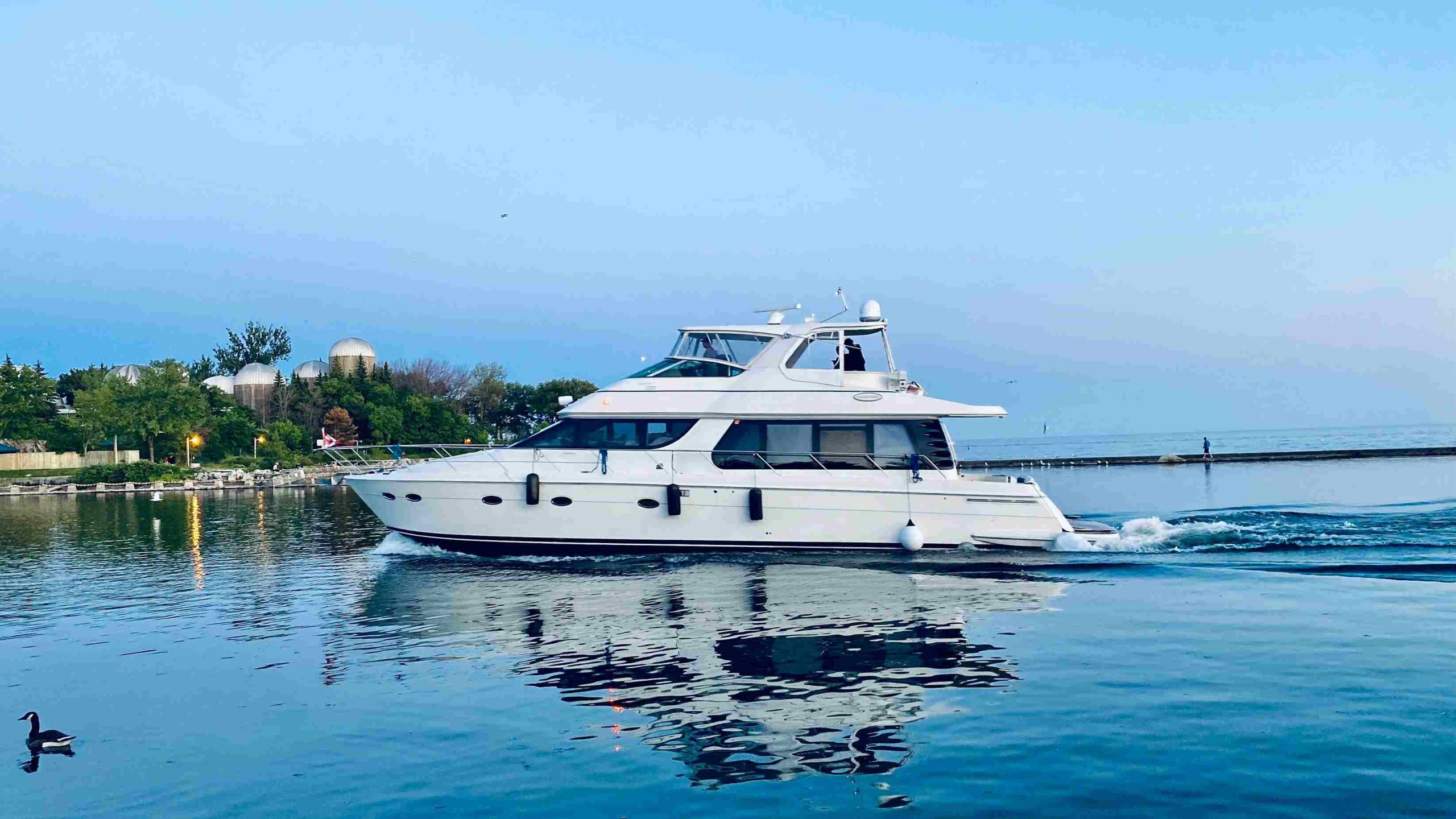 How To Customize Your Itinerary For A Luxury Yacht Charter Dubai